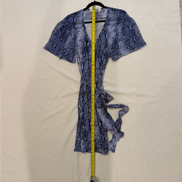 Diane Von Furstenberg Silk Blue Snake Print Wrap Dress - Picture 5 of 11